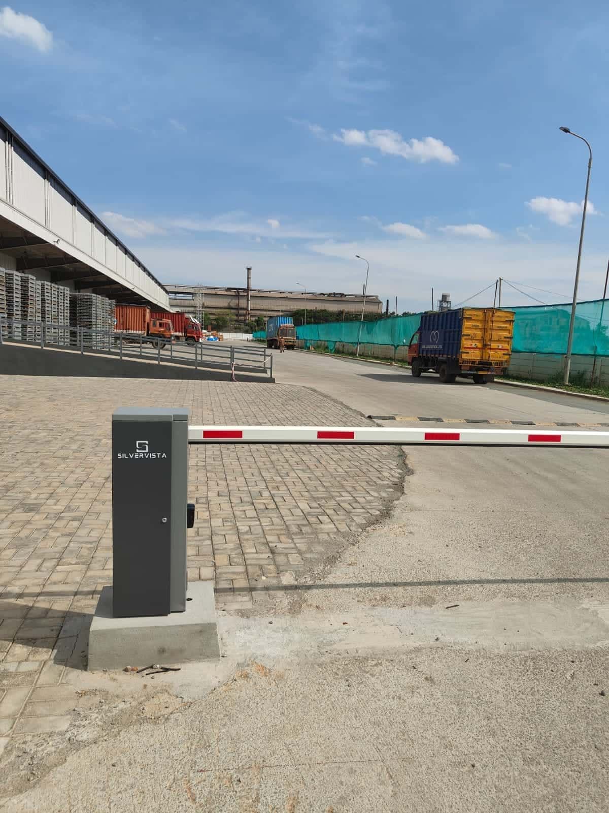 Boom barriers and sliding gate automation — Industrial and logistics yard